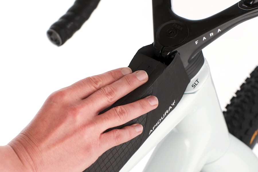 Transfer Panels, der følger frempinden, på Apidura Aero Bolt-On Long Top Tube Module