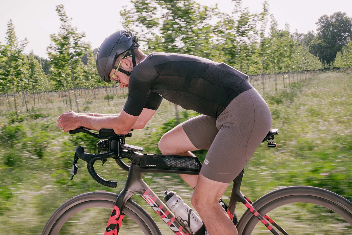 Kørsel med Apidura Aero Bolt-On Long Top Tube Module