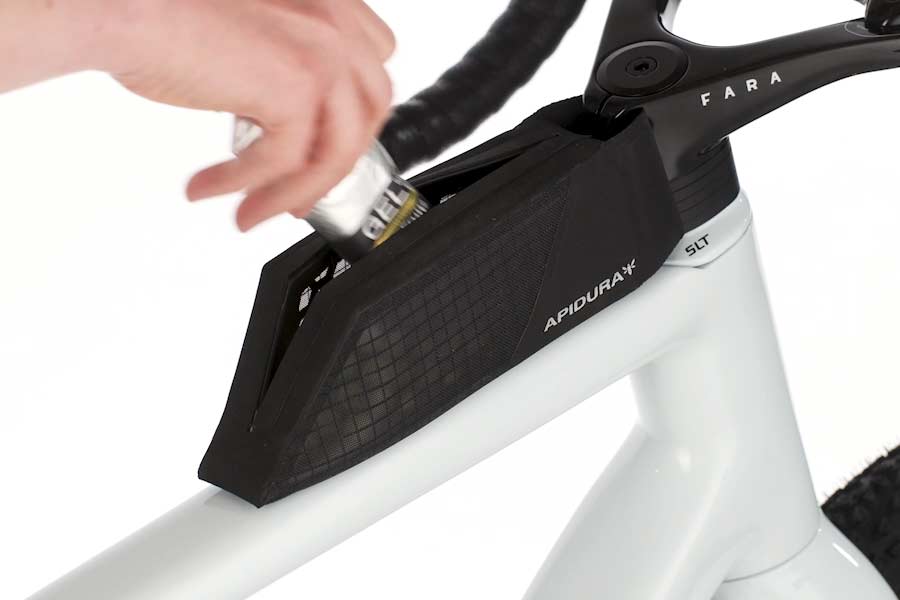 Magnetisk hurtigadgang på Apidura Aero Bolt-On Top Tube Module