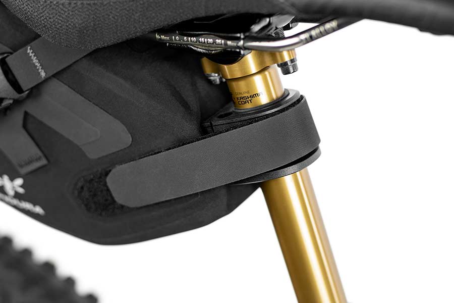 25-mm-Sattelstützenriemen am Apidura Backcountry Dropper-Post-Adapter