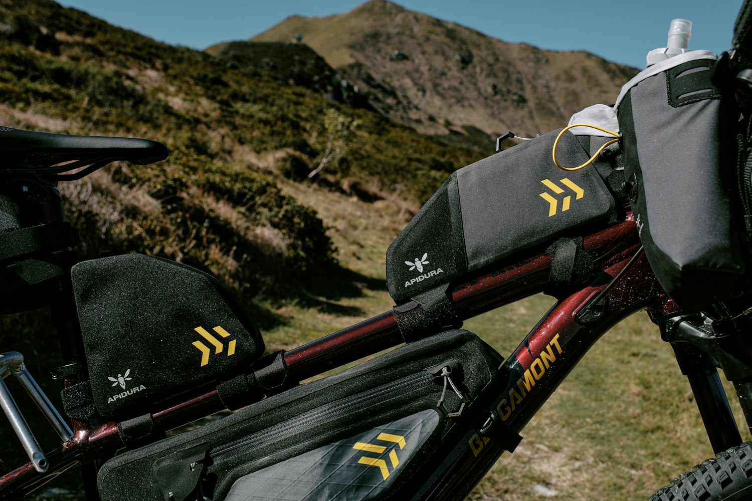 Torba na jedzenie Apidura Backcountry na rowerze bikepackingowym