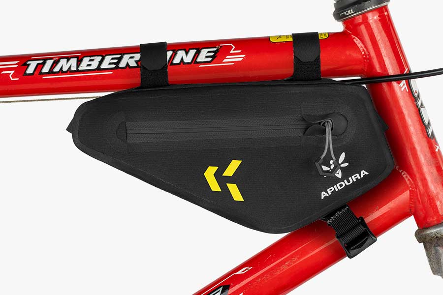 Vendbar pasform på Apidura Backcountry Frame Pack 1L