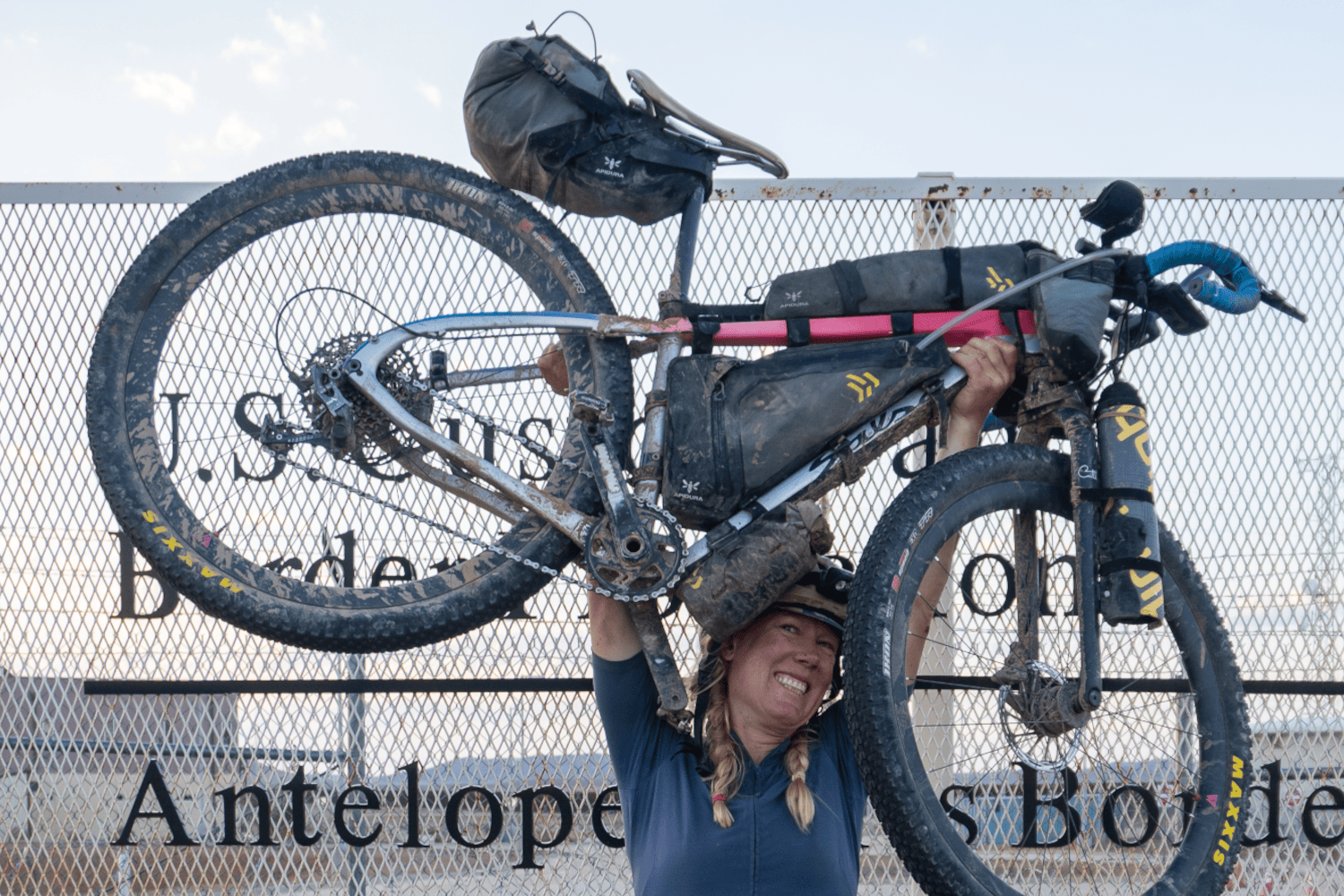 Bikepacking med Apidura Backcountry Helrammetaske