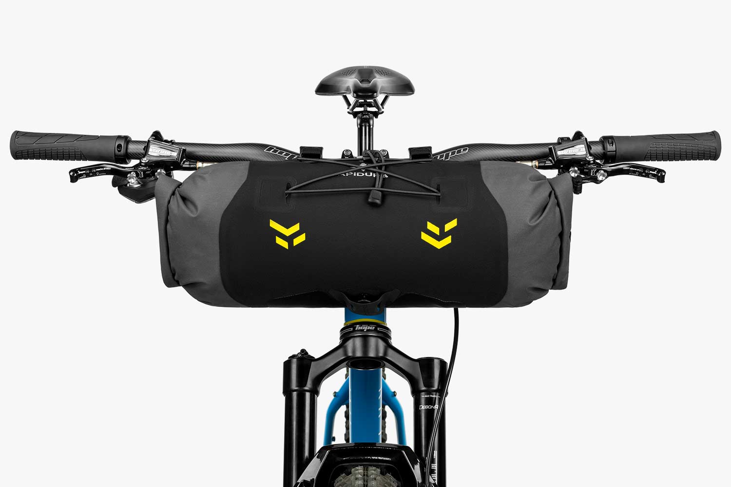 Apidura Backcountry Styrtaske på en mountainbike