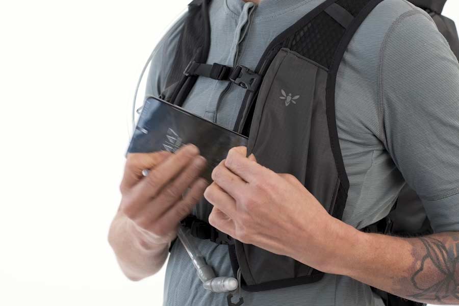 Enhedslomme med lynlås på Apidura Backcountry Hydration Backpack