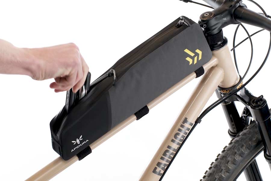 Vattentät tvåvägsdragkedja på Apidura Backcountry Long Top Tube Pack