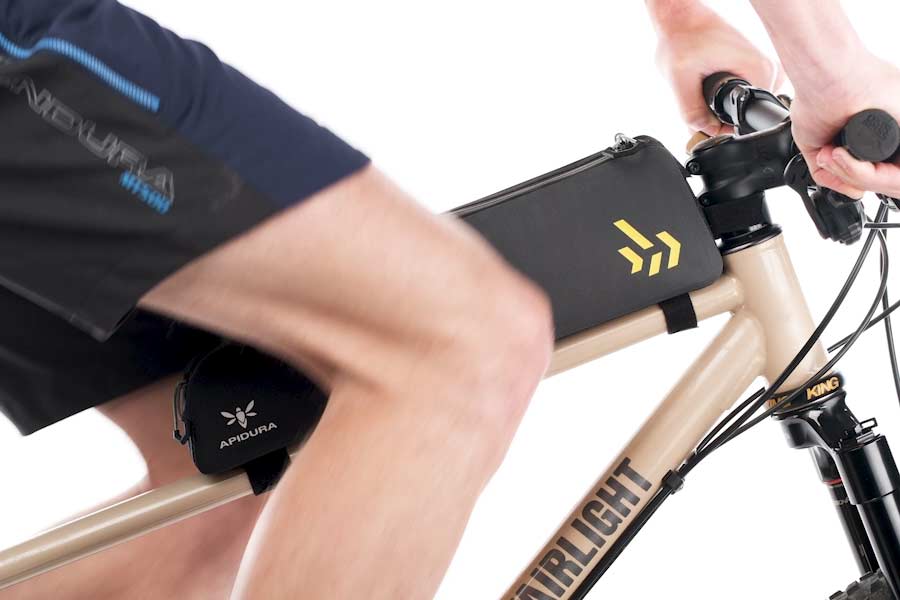 Knäfrigång med Apidura Backcountry Long Top Tube Pack