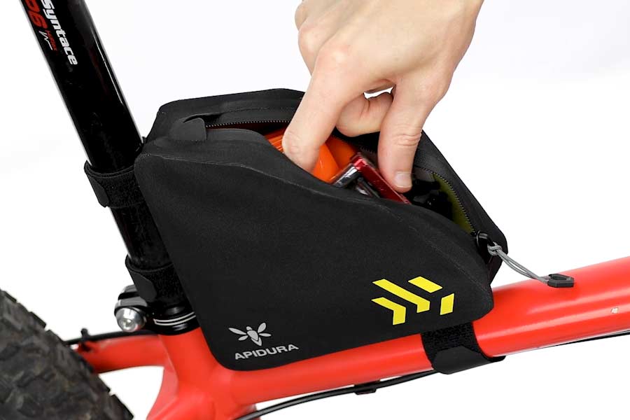 W pełni wodoodporny zamek w Apidura Backcountry Rear Top Tube Pack