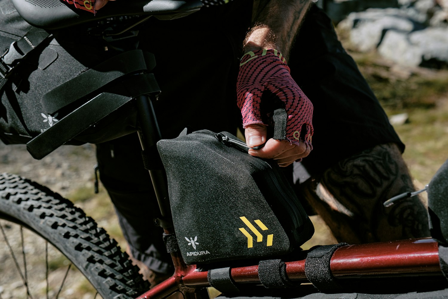 Torba na górną rurę Apidura Backcountry Rear na rowerze górskim