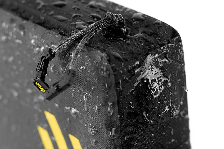 Fuldt vandtæt lynlås på Apidura Backcountry Top Tube Pack