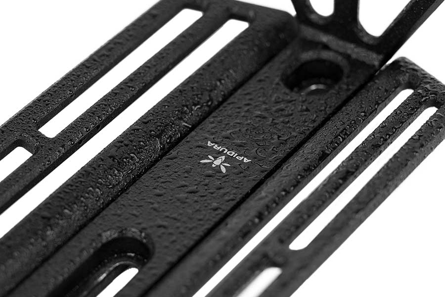 Finition anodisée et fixations en acier inoxydable de la Cargo Cage Apidura