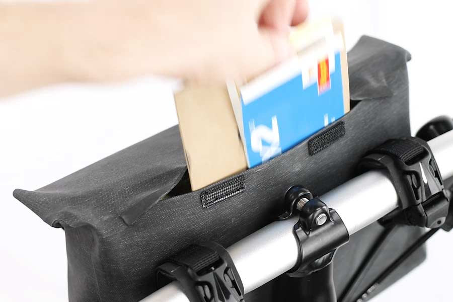 Bakre instickficka på Apidura City Styrväska 2L