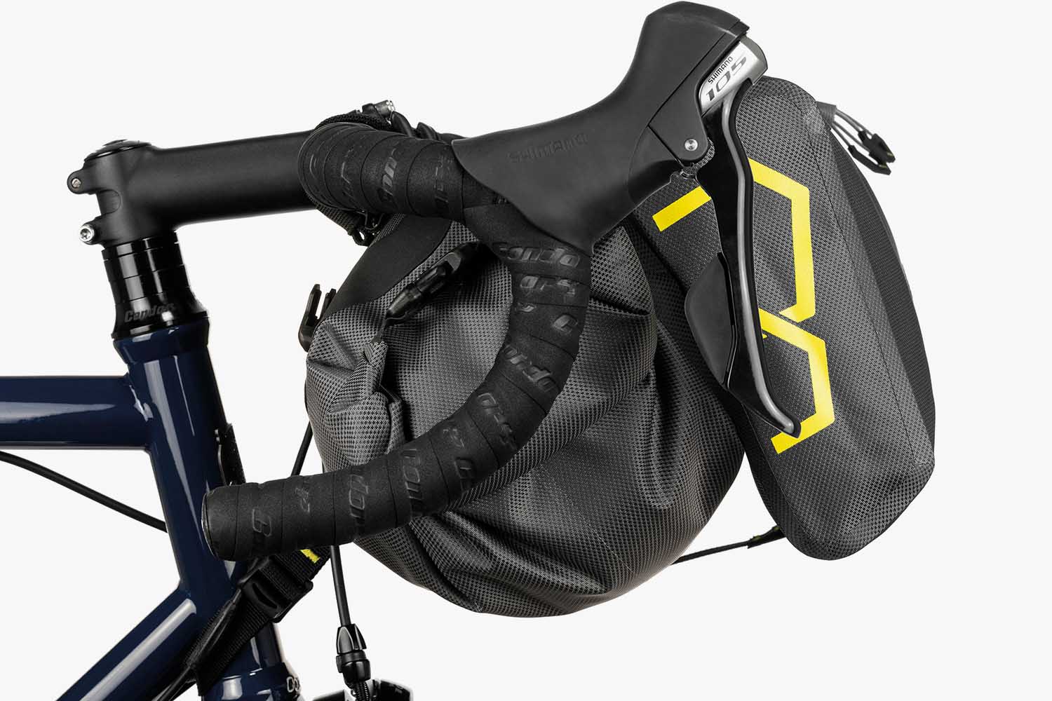 Bikepacking mit der Apidura Expedition Zubehörtasche