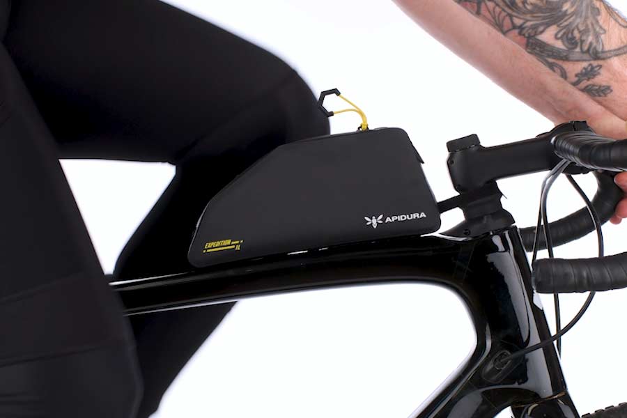 Knæfrigang med Apidura Expedition Bolt-On Top Tube Pack