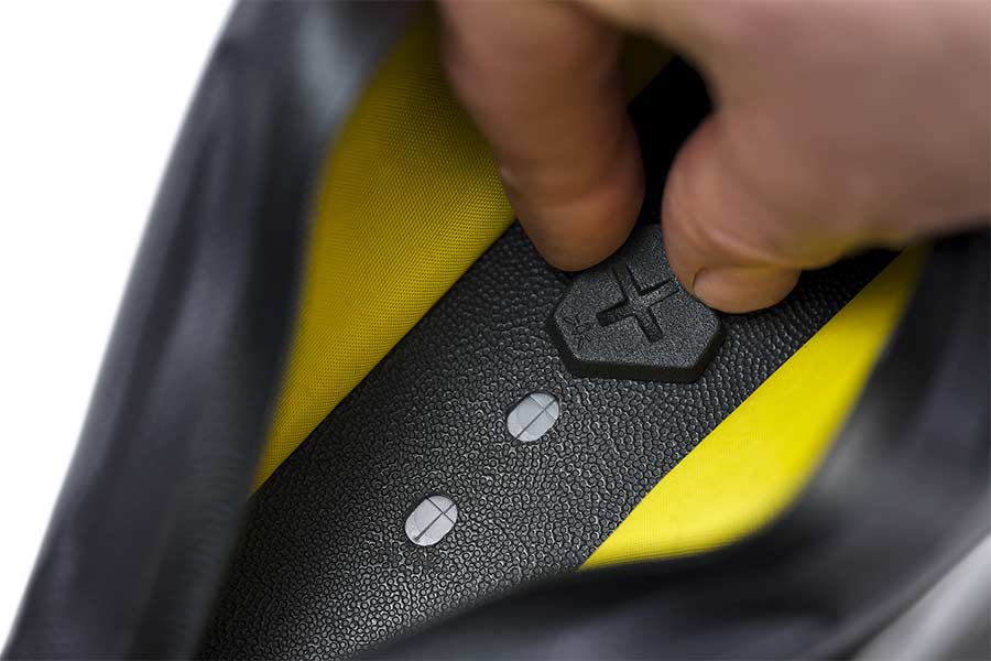 Værktøjsfri bolte på Apidura Expedition Bolt-On Top Tube Pack