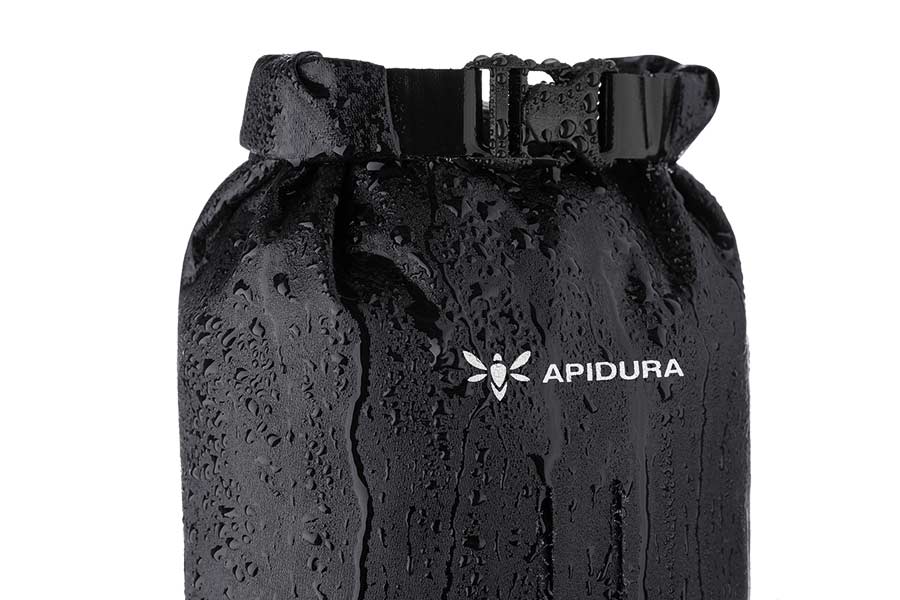 Zgrzewane wodoszczelne szwy Apidura Expedition Cargo Cage Pack