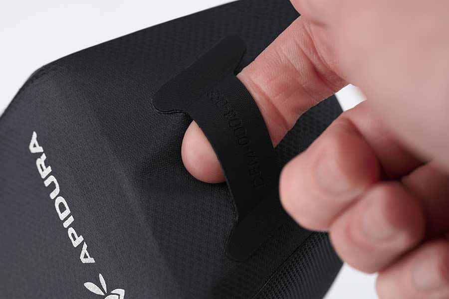 Tirette de l'Apidura Expedition Downtube Pack