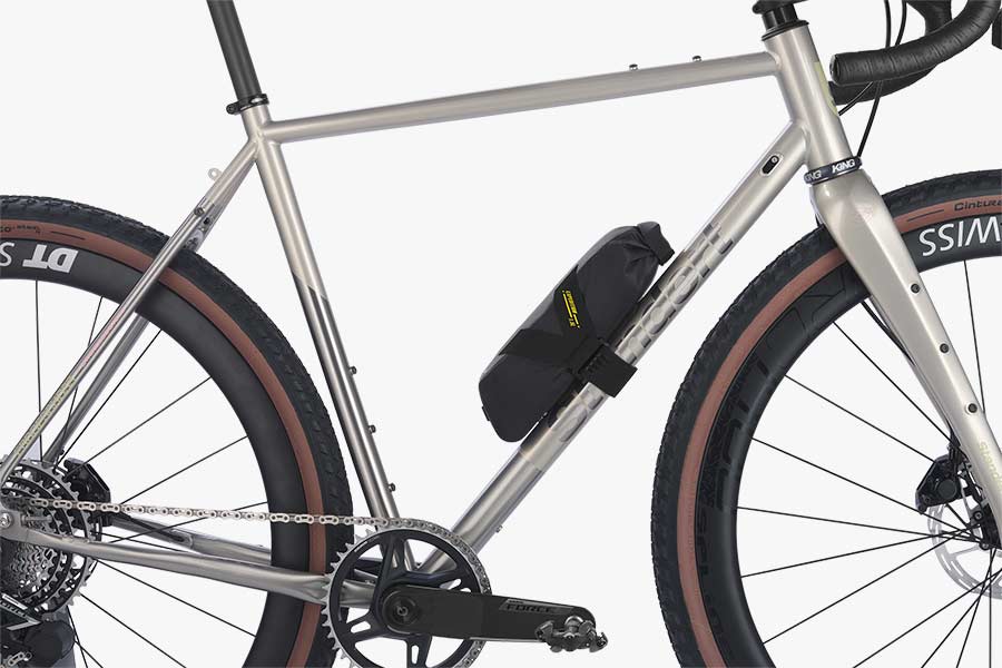 Options de placement de l'Apidura Expedition Downtube Pack
