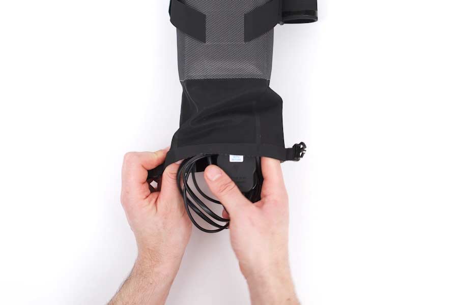 Fermeture enroulable de l'Apidura Expedition E-Bike Charger Pack