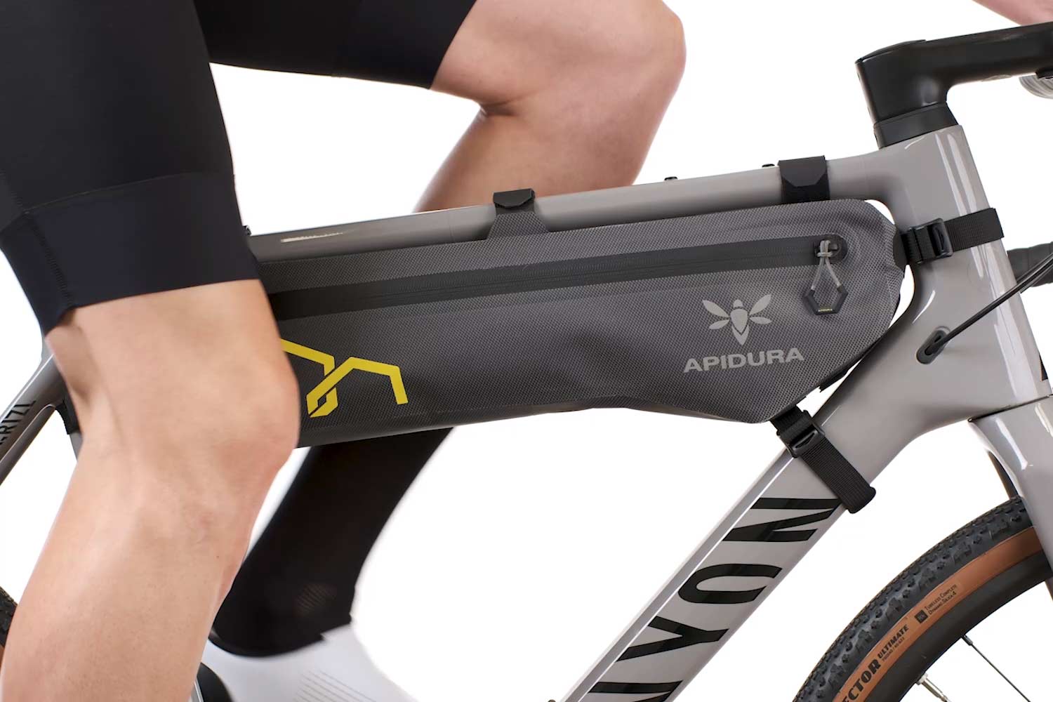Dégagement pour les genoux avec l'Apidura Expedition Frame Pack