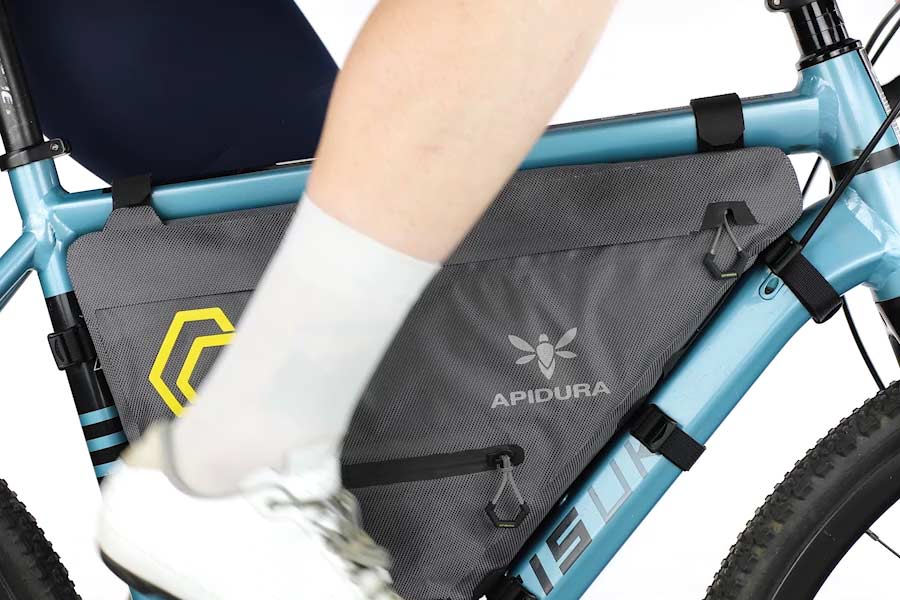 Knæfrigang med Apidura Expedition Full Frame Pack