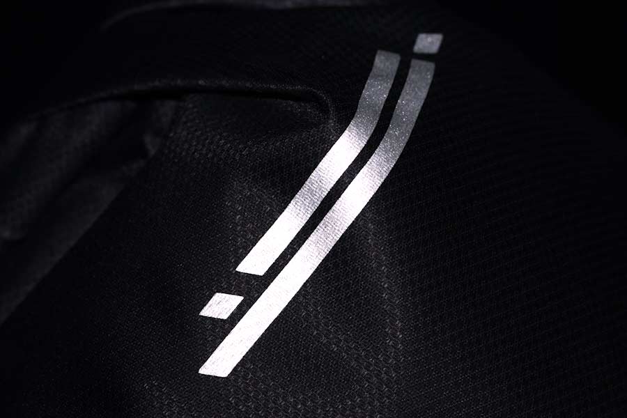 Reflecterende graphics op de Apidura Expedition Handlebar Pack