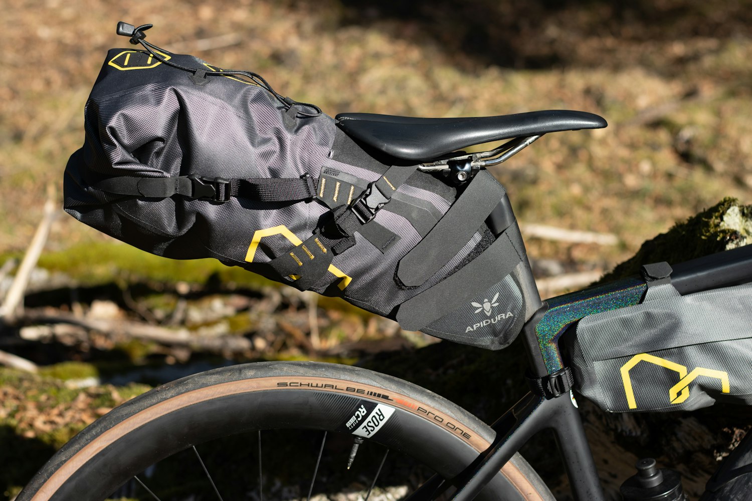 Apidura Expedition Sadeltaske på en bikepacking-cykel