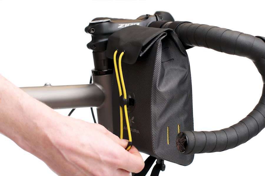One-handed opening of the Apidura Expedition Stem Pack