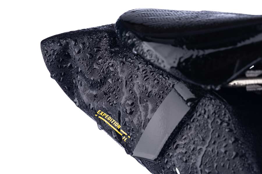Svejsede vandtætte sømme på Apidura Expedition Tool Pack 1 L