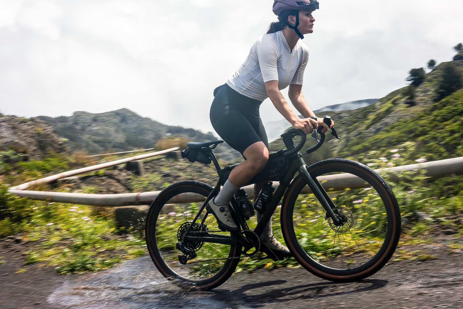Bikepacking med Apidura Expedition Værktøjstaske 1 L