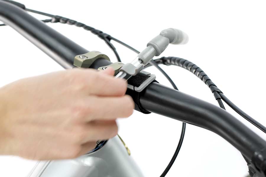Slangeclips til Apidura Frame Pack Hydration Bladder på styret