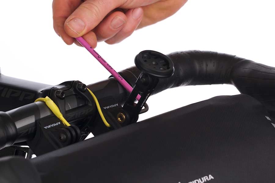 Apidura Expedition GPS-beslag – 3-benet beslag spændt med en sekskantbolt