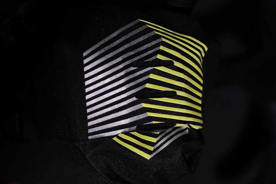 Reflekterande grafik på Apidura Racing Aerobar Pack