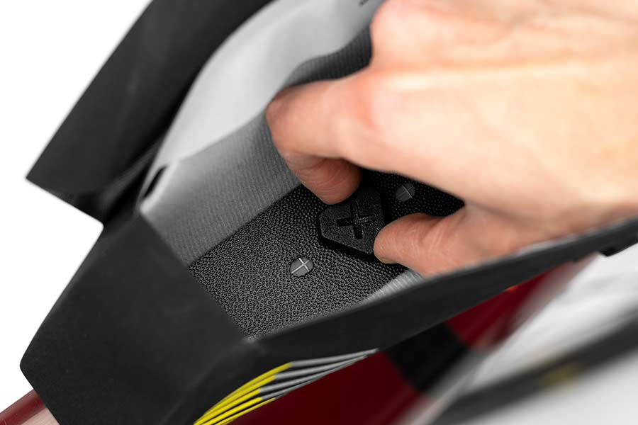 Bouten zonder gereedschap van de Apidura Racing Bolt-On Top Tube Pack