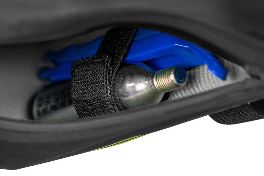 Innere Zurrlasche der Apidura Racing Frame Pack 1 L