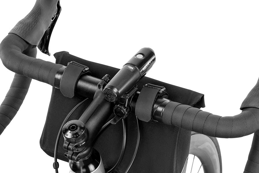 Aftagelige afstandsstykker til styrmontering på Apidura Racing Handlebar Pack