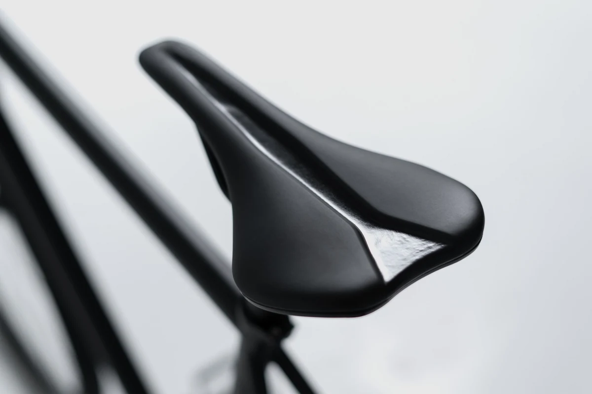 Black saddle on the seat post of a Booda Bike Atlas, seen from above and behind