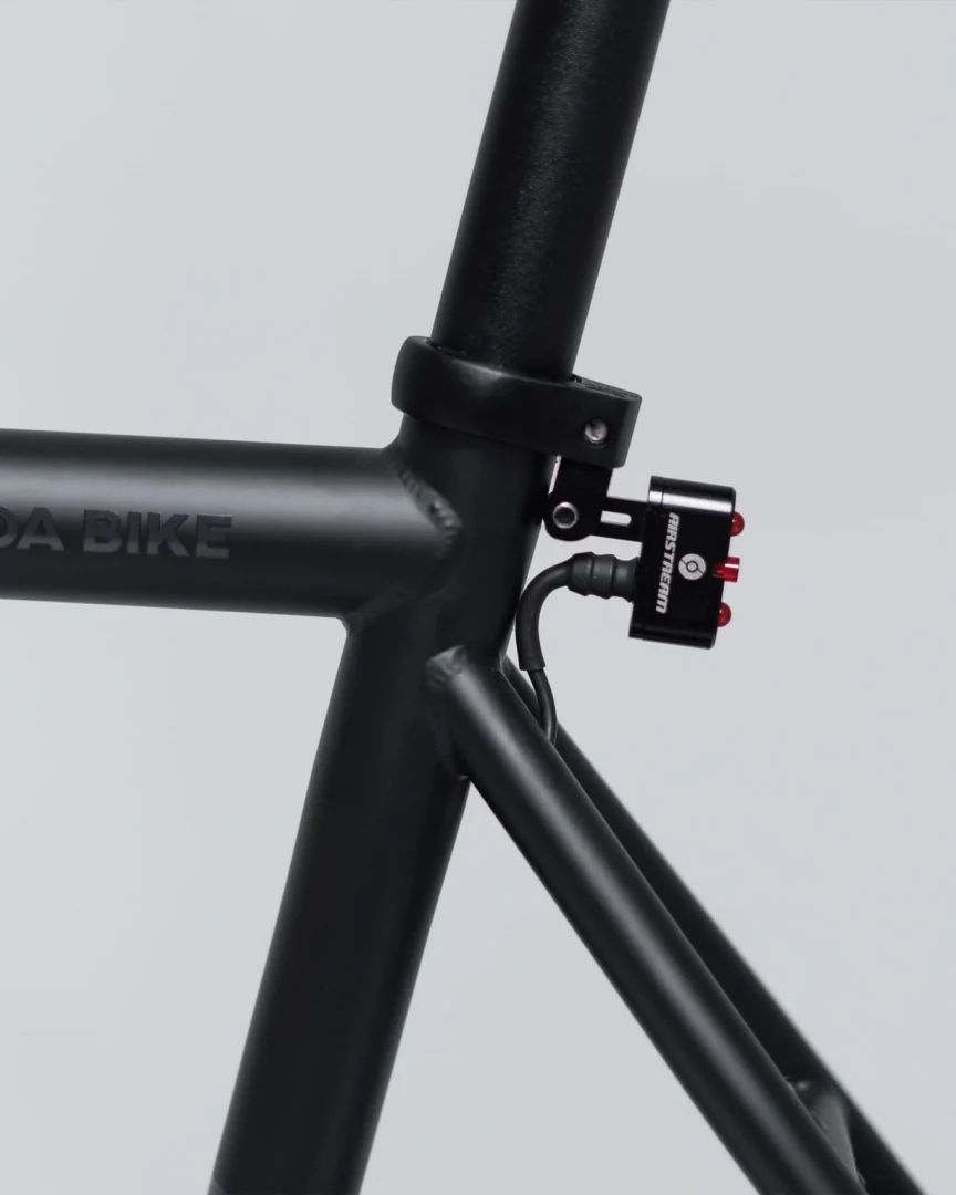 Seat clamp and rear light below the top tube junction of a Booda Bike Alpine