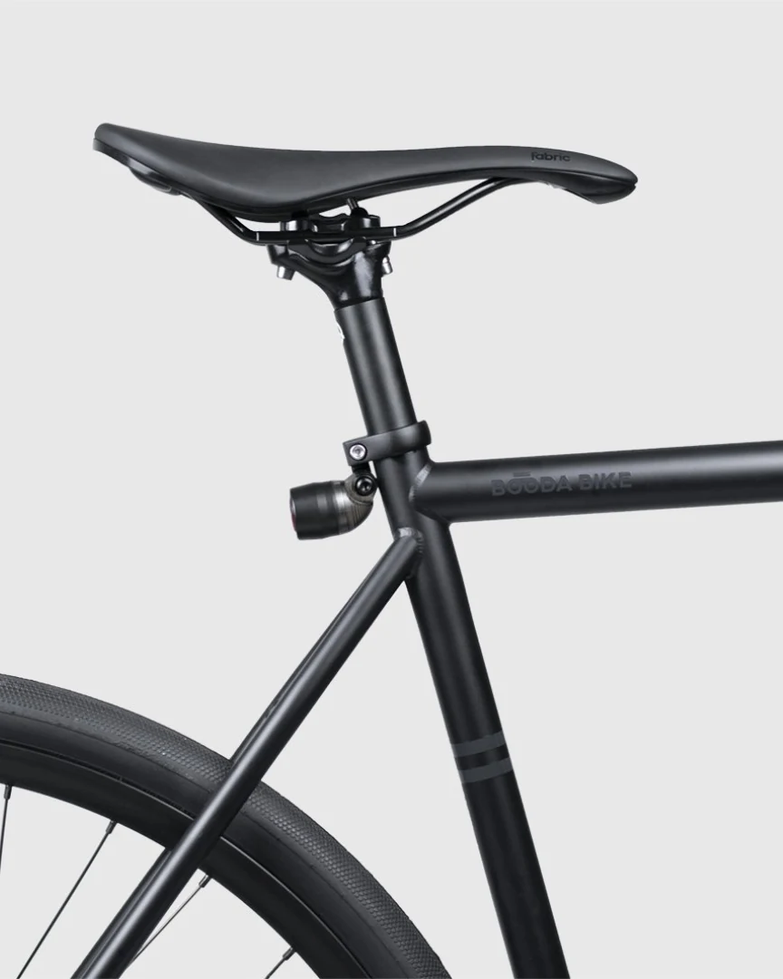 Saddle on a seat post above the seat tube of a Booda Bike Banker