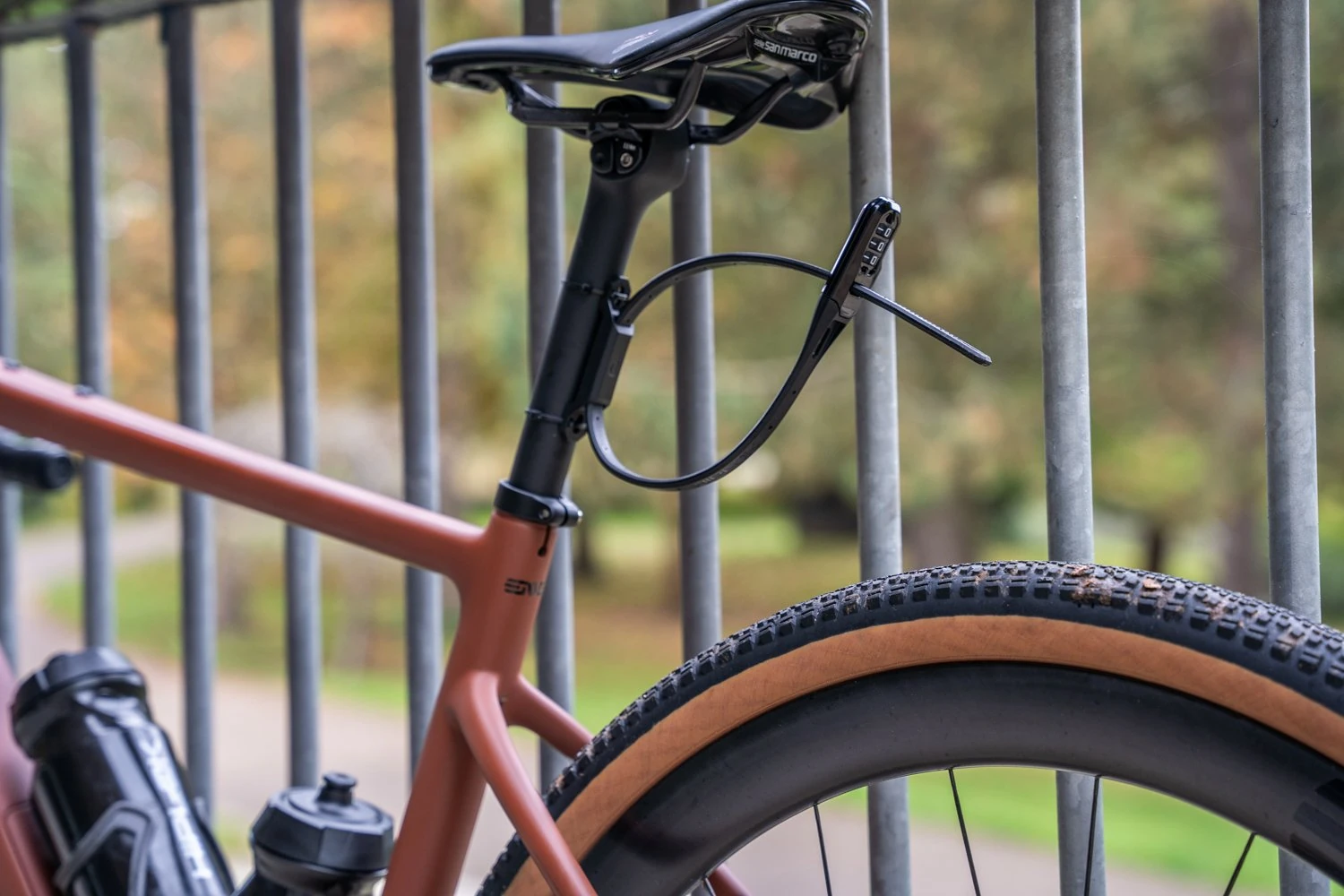 Hiplok Z LOK COMBO tie fastened through a gravel bike frame and railing