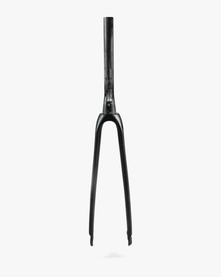 Booda Bike Carbon Fork – Road seen from the front: black carbon fork with a tapered steerer, a rounded crown and two straight legs
