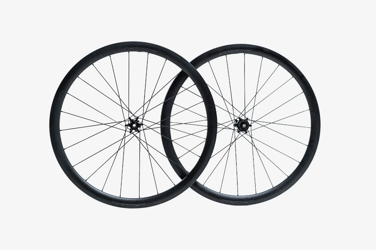 Possible SpinnerOne carbon straightpull wheel set, 24 holes, black carbon rims