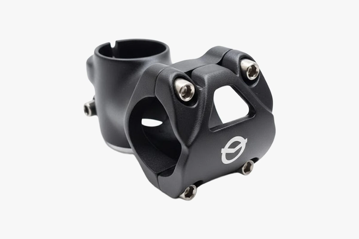 Black Possible aluminum stem in three-quarter view, with the handlebar clamp in front, a four-bolt faceplate with a window and the white Possible logo